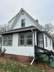 945 Sard Avenue, Aurora, IL 60506