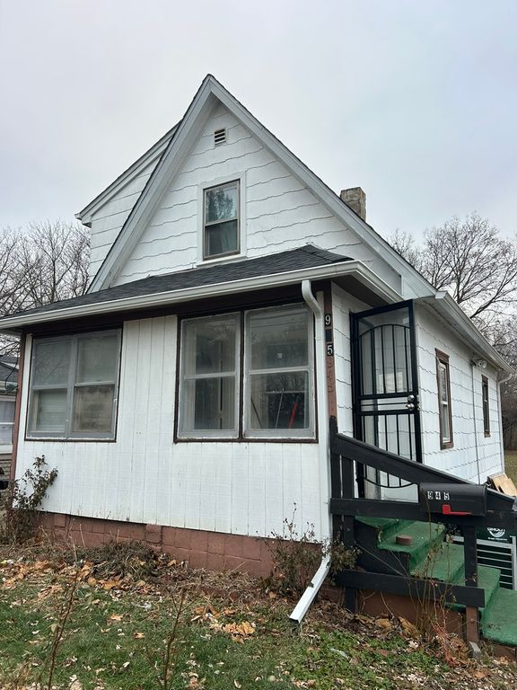 945 Sard Avenue, Aurora, IL 60506