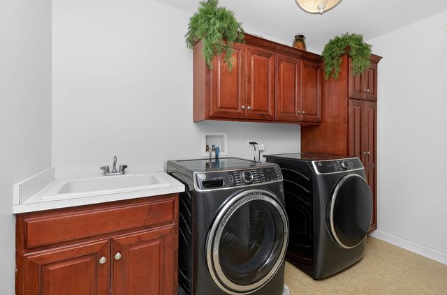 1 Crenshaw Court, Bolingbrook, IL 60490