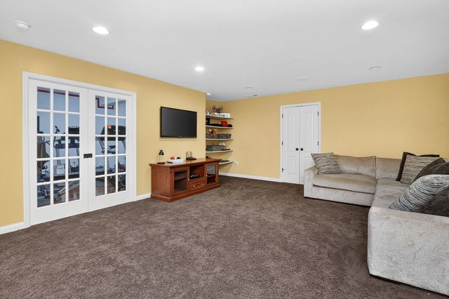 1 Crenshaw Court, Bolingbrook, IL 60490