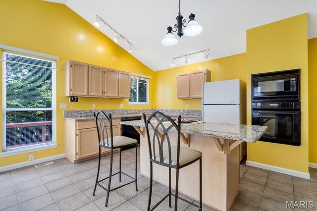 2910 Championship Boulevard, Oakville, MO 63129