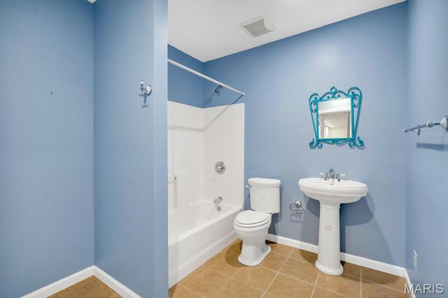 2910 Championship Boulevard, Oakville, MO 63129