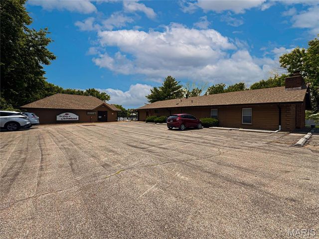 2910 Championship Boulevard, Oakville, MO 63129