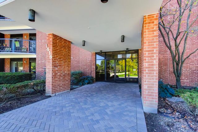 1415 E Central Road 222C, Arlington Heights, IL 60005