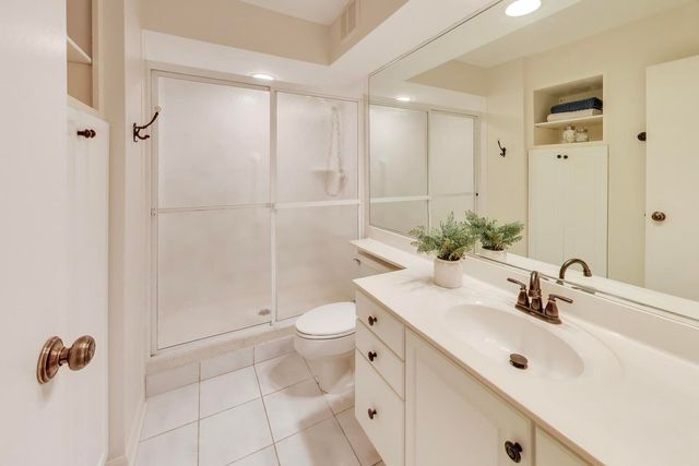 1415 E Central Road 222C, Arlington Heights, IL 60005