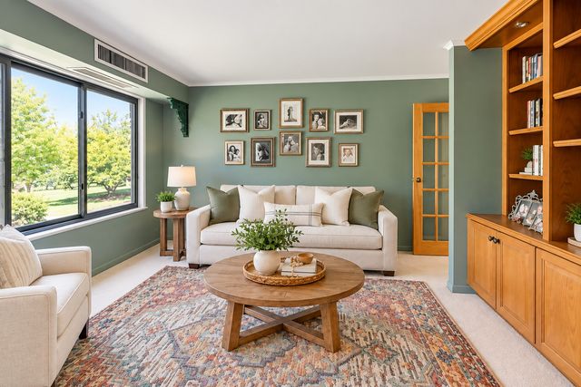 1415 E Central Road 222C, Arlington Heights, IL 60005