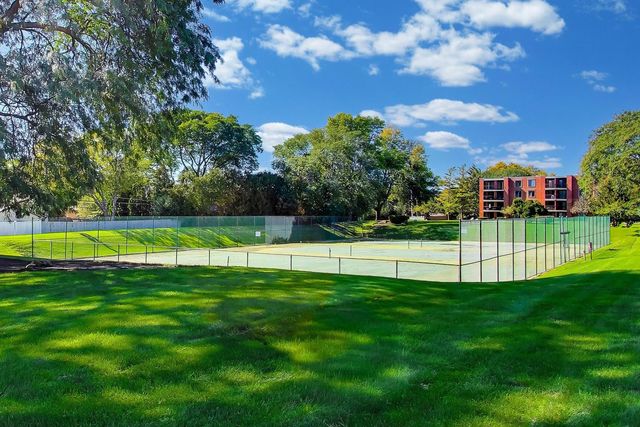 1415 E Central Road 222C, Arlington Heights, IL 60005