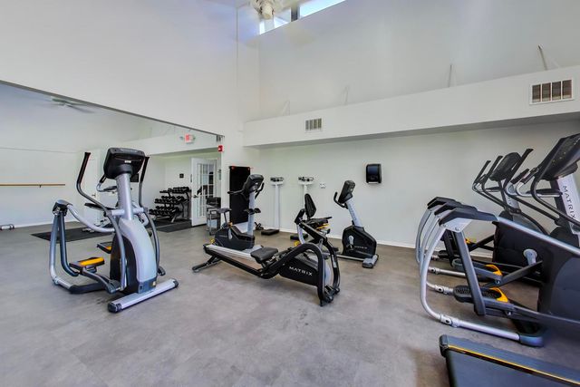 1415 E Central Road 222C, Arlington Heights, IL 60005