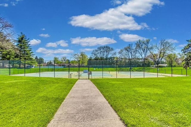 1415 E Central Road 222C, Arlington Heights, IL 60005