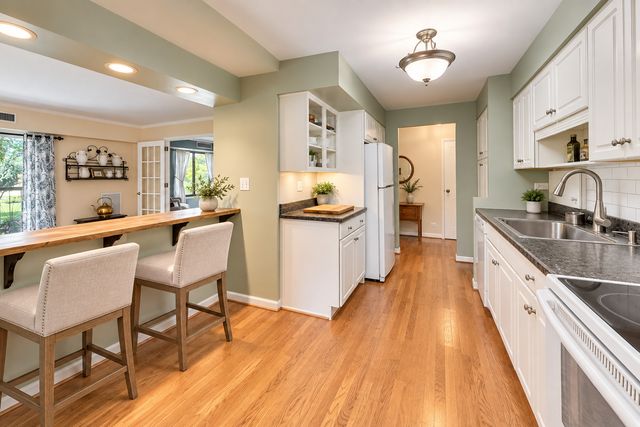 1415 E Central Road 222C, Arlington Heights, IL 60005
