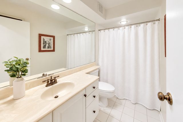 1415 E Central Road 222C, Arlington Heights, IL 60005