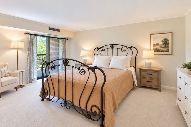 1415 E Central Road 222C, Arlington Heights, IL 60005