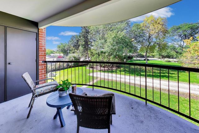 1415 E Central Road 222C, Arlington Heights, IL 60005