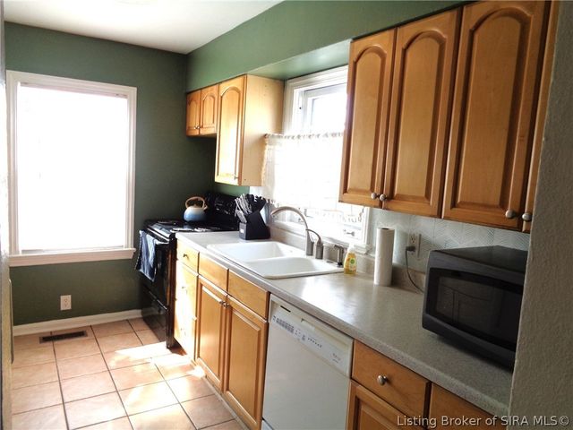 9 Louise Street, Jeffersonville, IN 47130