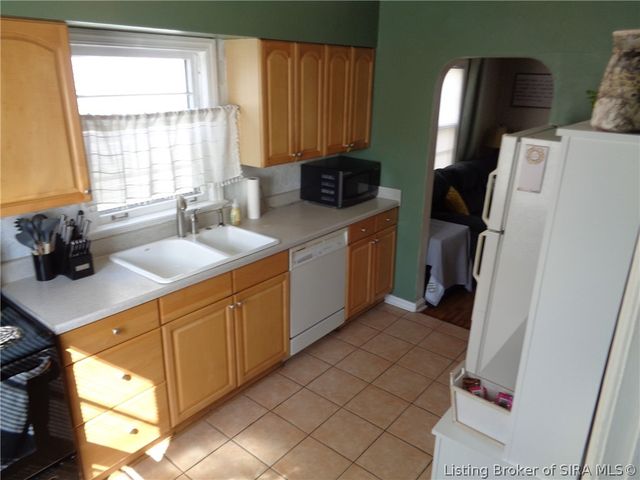 9 Louise Street, Jeffersonville, IN 47130