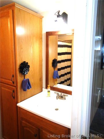 9 Louise Street, Jeffersonville, IN 47130