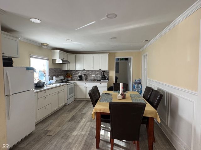 1122 Waldemere Avenue, Indianapolis, IN 46241