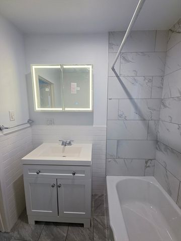 32 Bellevue Street A, Lowell, MA 01851