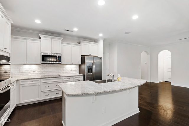 8121 Fieldcrest Lane, Fuquay Varina, NC 27526