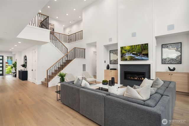 16026 Main Street, Bellevue, WA 98008