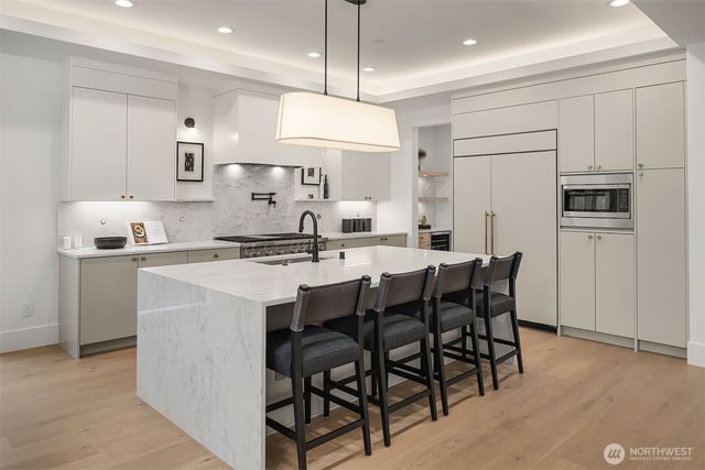 16026 Main Street, Bellevue, WA 98008