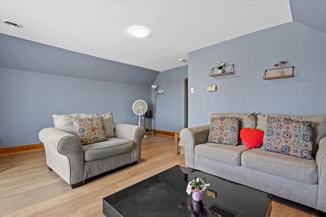 5102 Nicholson AVENUE, Cudahy, WI 53110