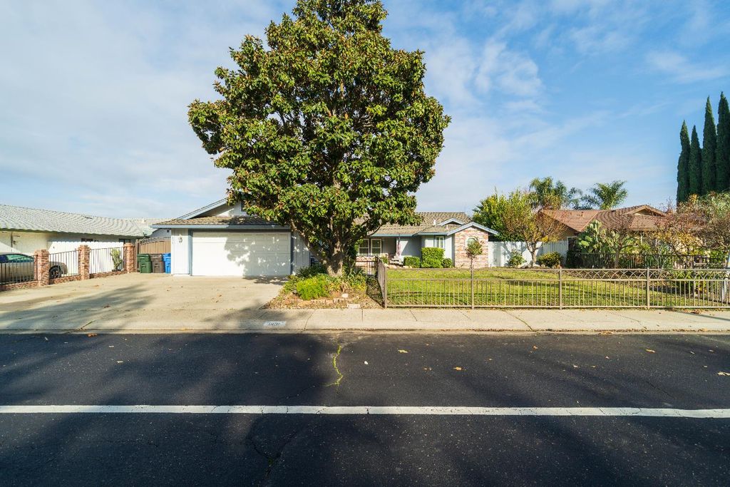 1635 Crom St, Manteca, CA 95337