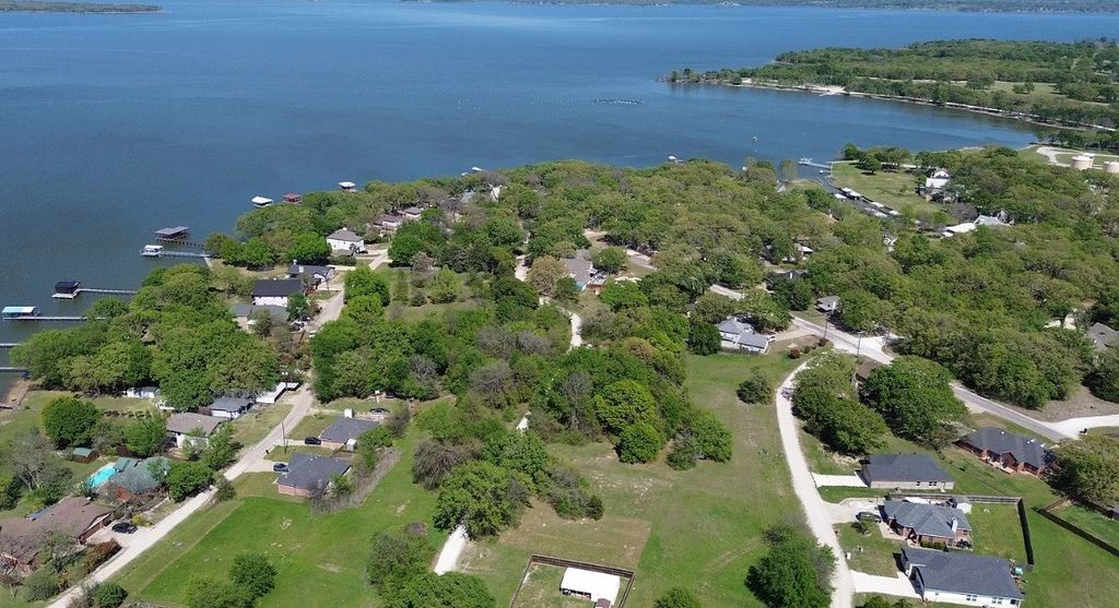 916 Woodland Drive, West Tawakoni, TX 75474
