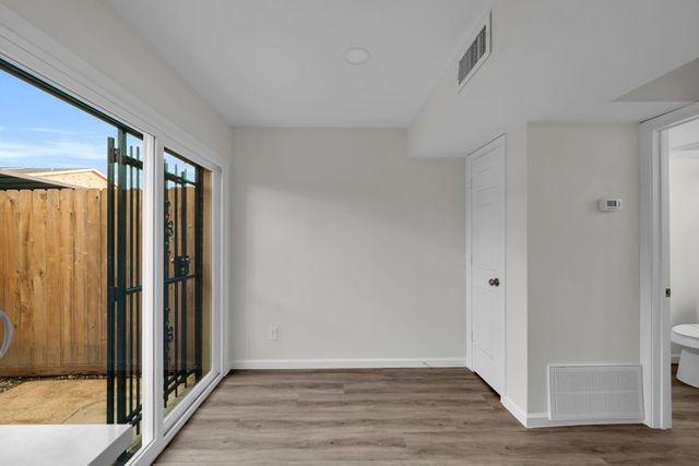 6111 Beverly Hill Street 32, Houston, TX 77057