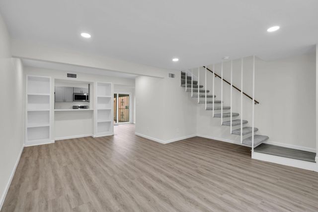 6111 Beverly Hill Street 32, Houston, TX 77057