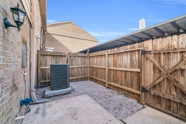 6111 Beverly Hill Street 32, Houston, TX 77057