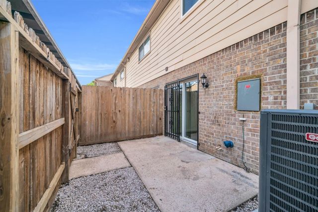 6111 Beverly Hill Street 32, Houston, TX 77057