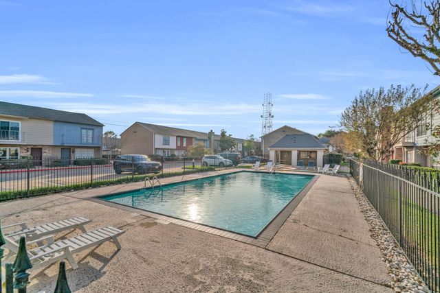6111 Beverly Hill Street 32, Houston, TX 77057