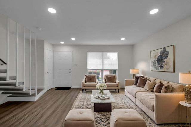 6111 Beverly Hill Street 32, Houston, TX 77057