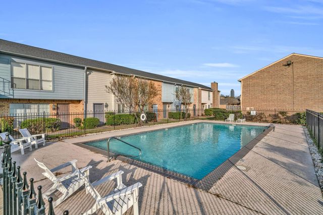 6111 Beverly Hill Street 32, Houston, TX 77057