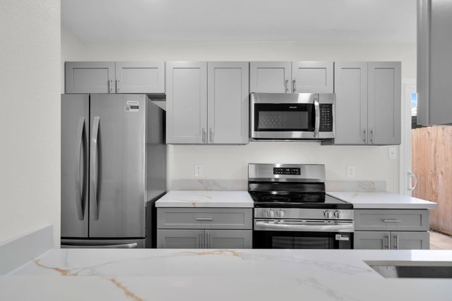 6111 Beverly Hill Street 32, Houston, TX 77057