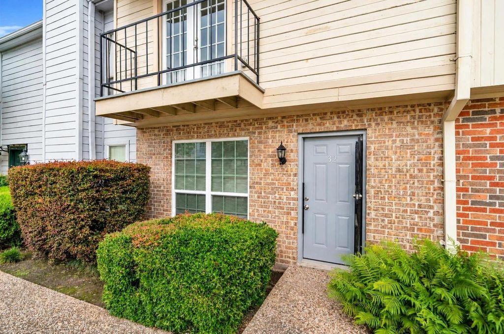 6111 Beverly Hill Street 32, Houston, TX 77057