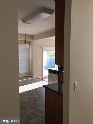 2693 MAPLE RIDGE DR, Woodbridge, VA 22192