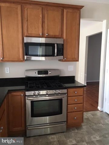 2693 MAPLE RIDGE DR, Woodbridge, VA 22192