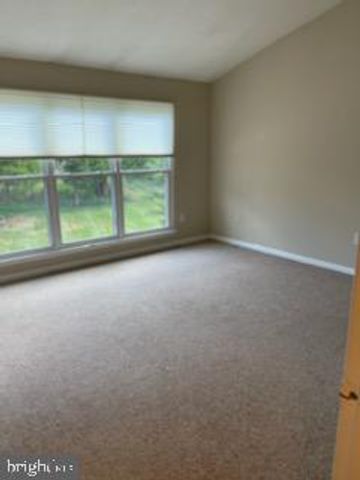 2693 MAPLE RIDGE DR, Woodbridge, VA 22192