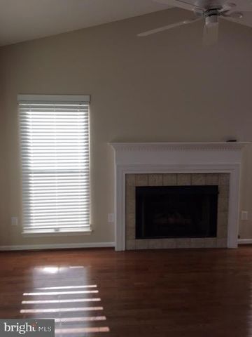 2693 MAPLE RIDGE DR, Woodbridge, VA 22192