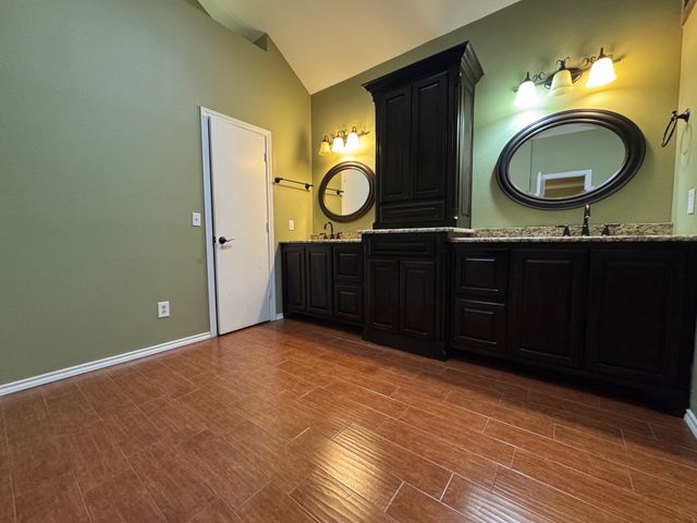 2865 Oak Creek Drive, Paris, TX 75462