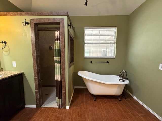 2865 Oak Creek Drive, Paris, TX 75462