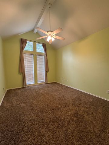 2865 Oak Creek Drive, Paris, TX 75462