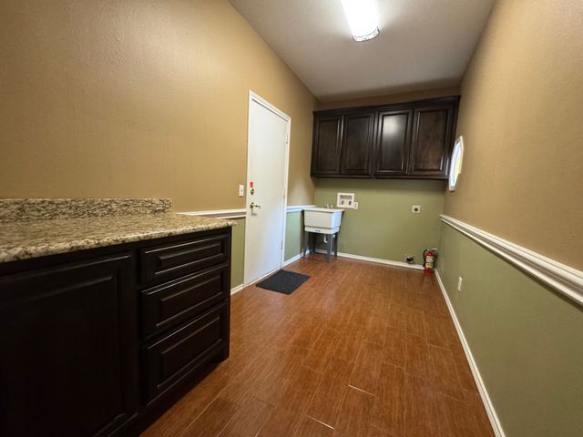 2865 Oak Creek Drive, Paris, TX 75462