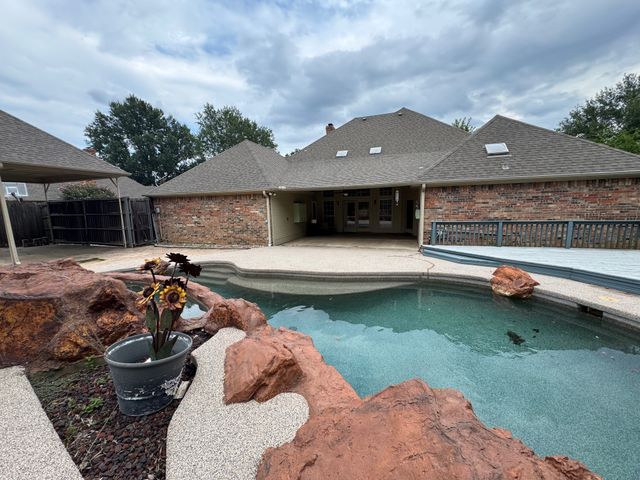 2865 Oak Creek Drive, Paris, TX 75462