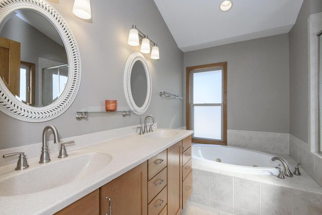 S97W13801 Stonebridge WAY, Muskego, WI 53150