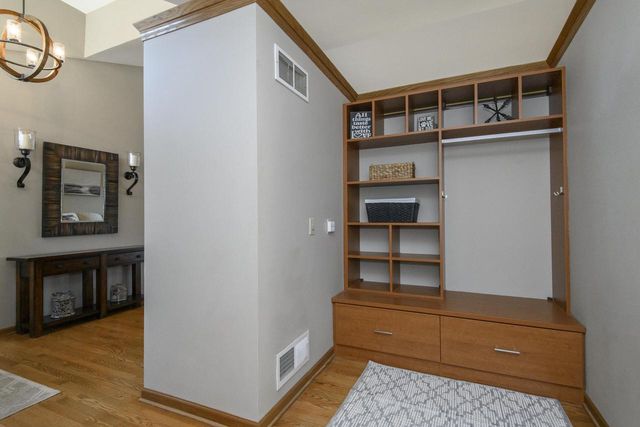 S97W13801 Stonebridge WAY, Muskego, WI 53150