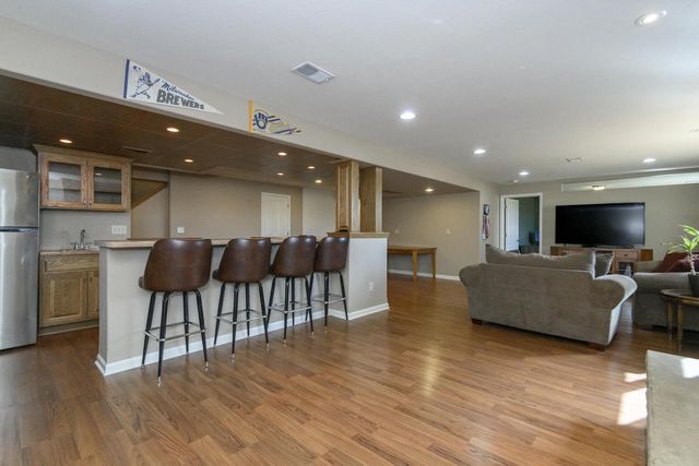 S97W13801 Stonebridge WAY, Muskego, WI 53150