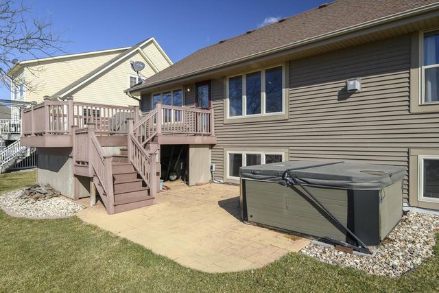 S97W13801 Stonebridge WAY, Muskego, WI 53150